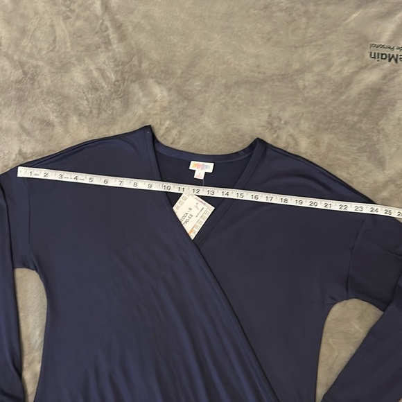 LulaRoe Rebecca Cross Front Blouse 1549 - Picture 2 of 4